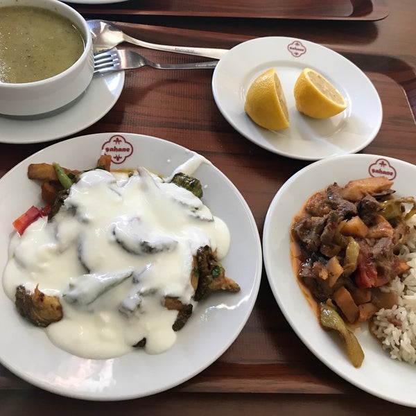 Foto tirada no(a) Şahane Cafe&amp;Restaurant por ✌🏼️IKZ✌🏼️ em 4/27/2017