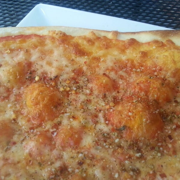 8/27/2014 tarihinde Keaira B.ziyaretçi tarafından Bagby Pizza Co.'de çekilen fotoğraf