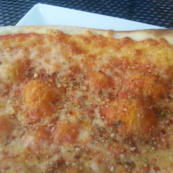 Foto scattata a Bagby Pizza Co. da Keaira B. il 8/27/2014