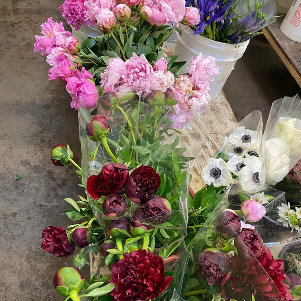 Foto tirada no(a) SF Flower Mart por Jessalyn C. em 5/9/2021