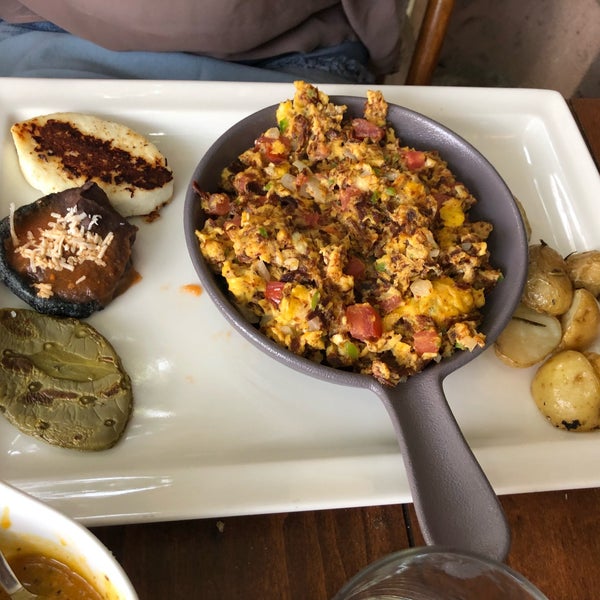 2/19/2018 tarihinde Jessalyn C.ziyaretçi tarafından Restaurante Cedrón'de çekilen fotoğraf