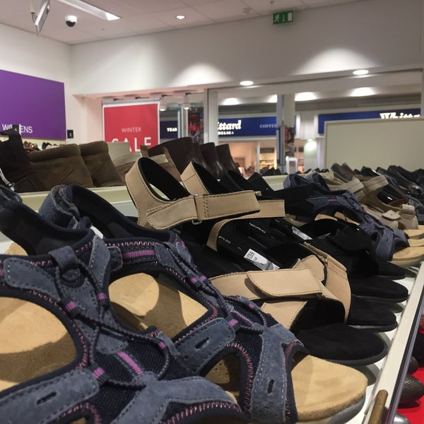 clarks shoes trafford centre