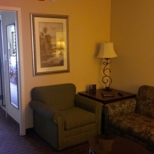 Photo taken at Buena Vista Suites Orlando by Kassandra K. on 6/27/2013