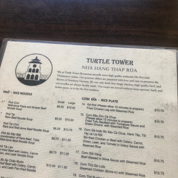 Foto diambil di Turtle Tower Restaurant oleh Maxie Z. pada 6/24/2018