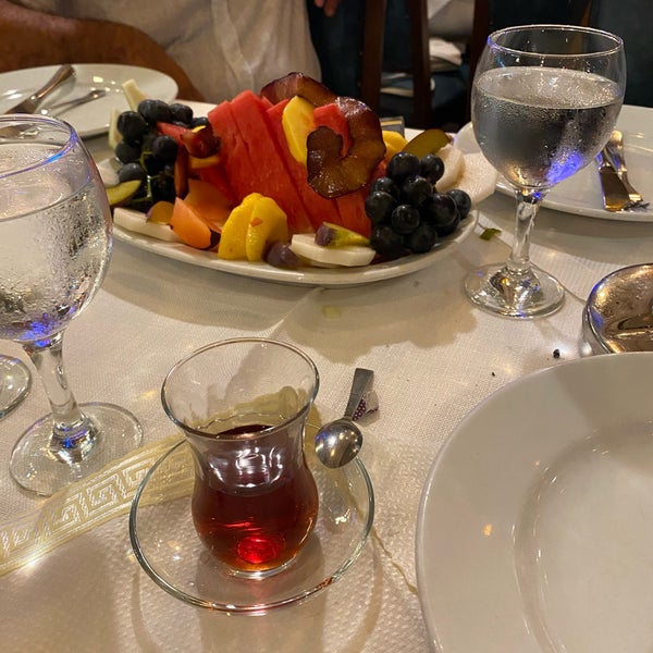 Das Foto wurde bei Afrodit Restaurant von Xadijeh Ş. am 8/28/2021 aufgenommen