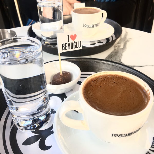 3/7/2020に0️⃣が1983 Beyoğlu Çikolata &amp; Kahveで撮った写真