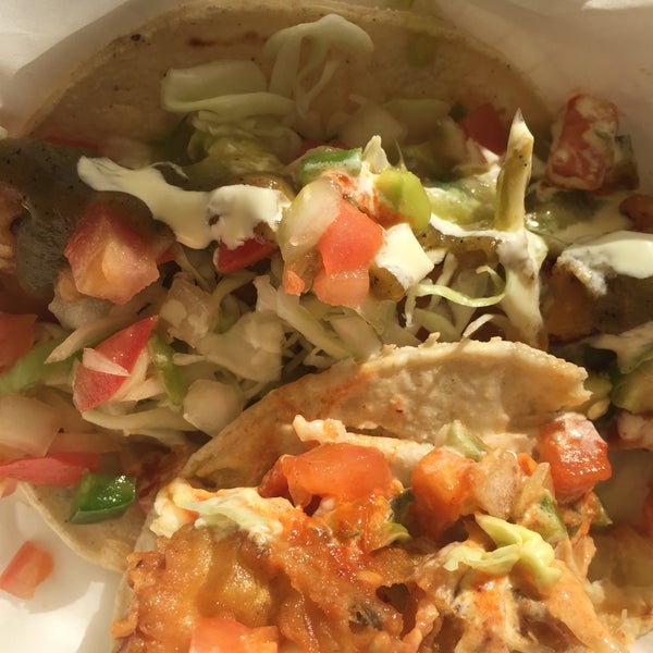 Das Foto wurde bei Ricky&#39;s Fish Tacos von ɑӀҽ×ɑղժɾɑ ժ. am 4/12/2015 aufgenommen