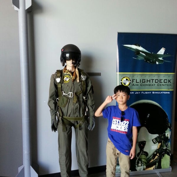 8/15/2013にJong Hyun Andrew K.がFlightdeck Air Combat Centerで撮った写真