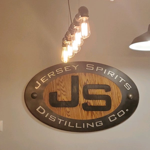 Foto tirada no(a) Jersey Spirits Distilling Company por Lauren M. em 7/2/2021