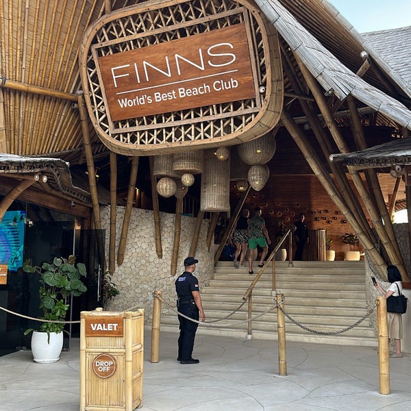 Foto diambil di Finn&#39;s Beach Club oleh Turki pada 5/2/2024