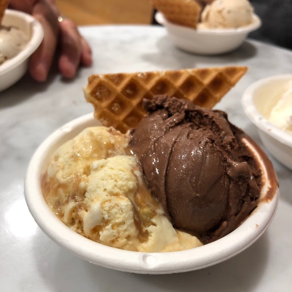 Das Foto wurde bei Jeni&#39;s Splendid Ice Creams von Steve O. am 3/10/2019 aufgenommen