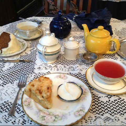 2/8/2013 tarihinde Q G.ziyaretçi tarafından Olde English Tea Room'de çekilen fotoğraf