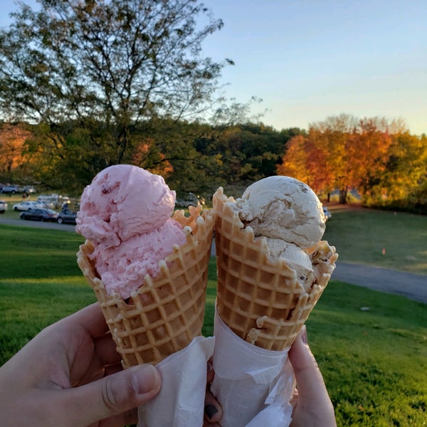Photo taken at West End Creamery by Wandou H. on 10/17/2020
