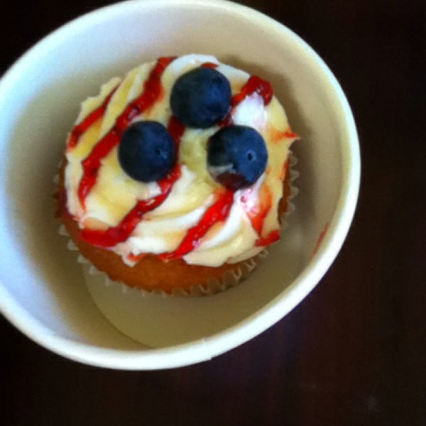 7/11/2014にVas C.がSo Sweet Cupcakes &amp; Moreで撮った写真