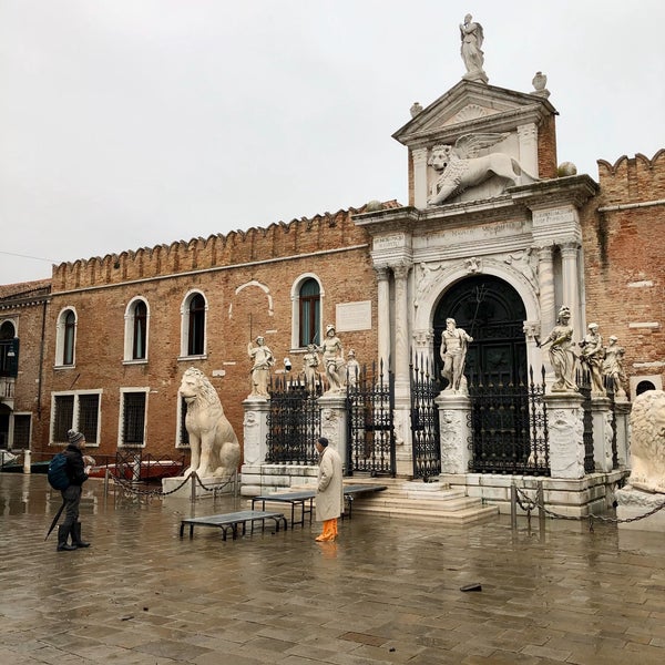 Foto diambil di Arsenale di Venezia oleh Durr K. pada 11/13/2019