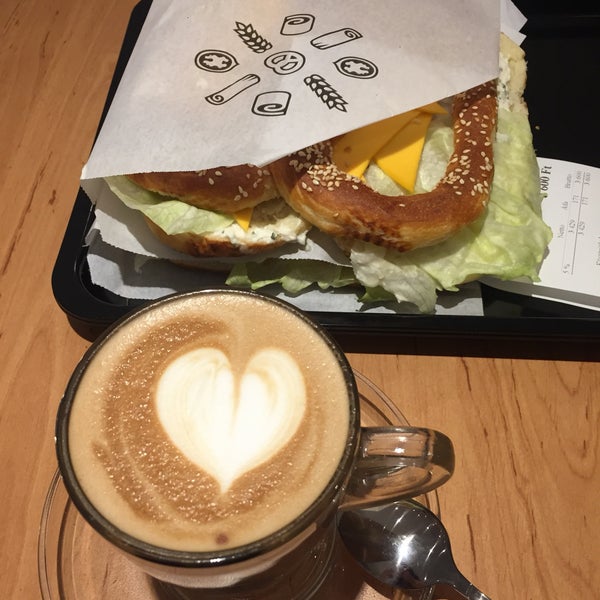 Foto tirada no(a) BITE Bakery Café por Nur Ş. em 1/24/2018