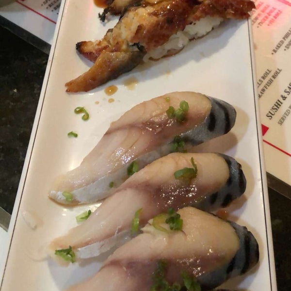 Foto tomada en Nomura Sushi  por Erin A. el 9/7/2019