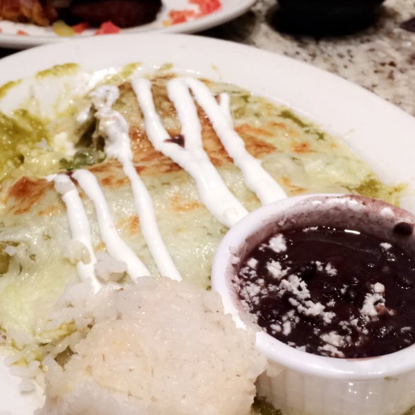 Снимок сделан в Frida Mexican Cuisine пользователем Erin A. 1/17/2017