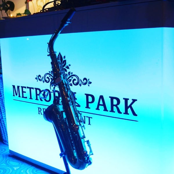 รูปภาพถ่ายที่ Metropol Park โดย Nicole N. เมื่อ 10/7/2015