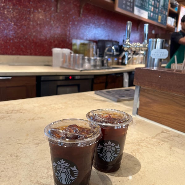Photo taken at Starbucks by F ❤. on 5/9/2022