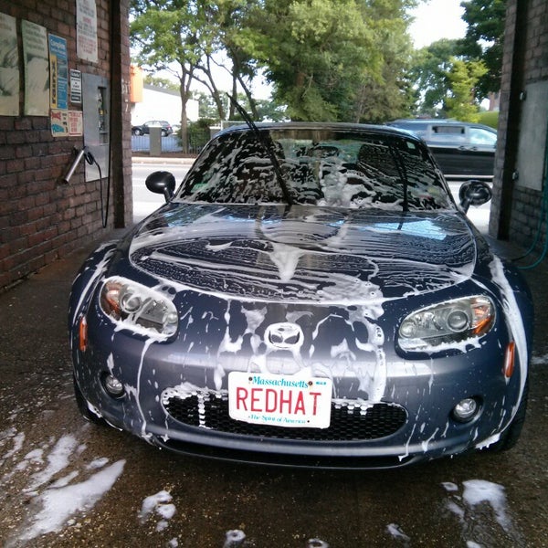 Foto tomada en Somerville Car Wash  por Jon M. el 6/28/2013