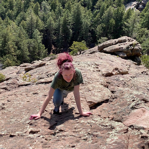Photo taken at Lindsay&#39;s Boulder Deli by Milo D. on 4/15/2022