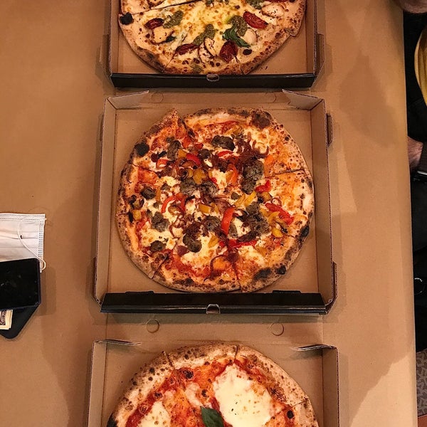Photo taken at Mozzafiato Pizzeria by MØQDAD on 9/21/2021