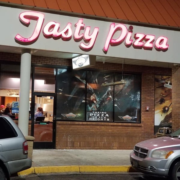 Foto tirada no(a) Tasty Pizza - Hangar 45 por user452440 u. em 9/10/2020