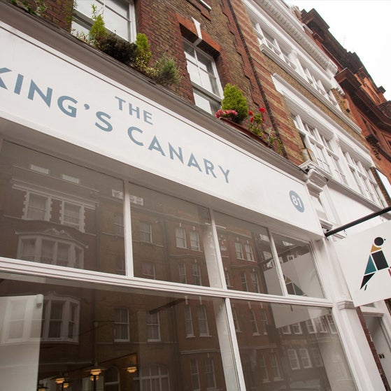 Foto diambil di The King&#39;s Canary oleh The King&#39;s Canary pada 7/9/2013