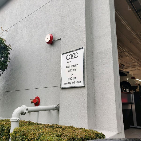 Rector PorscheAudi Concesionaria de coches en Burlingame