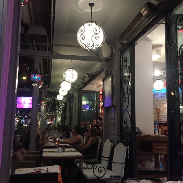 Foto diambil di Albura Kathisma Cafe &amp; Restaurant oleh Rocio C. pada 6/15/2019