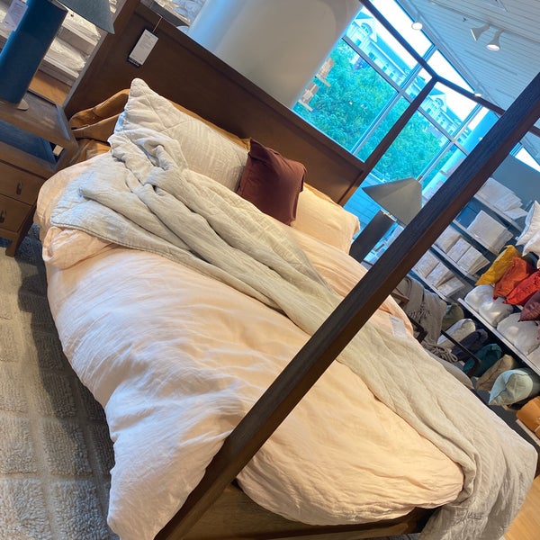 Photo taken at Crate &amp; Barrel by Hawra on 7/9/2023