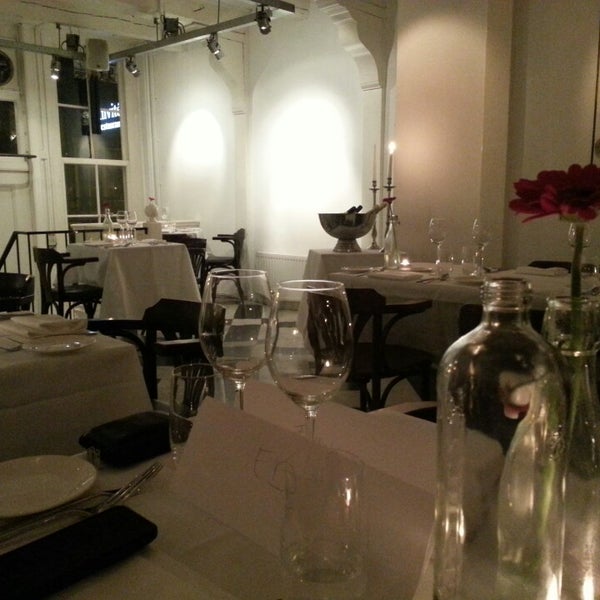 Foto diambil di L&#39;invité le Restaurant oleh Bianca K. pada 12/2/2013