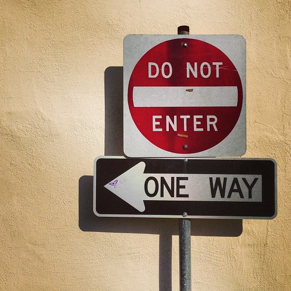 Bfb one way sign. One way sign. Надпись one way. Keep in street. Надпись one way.