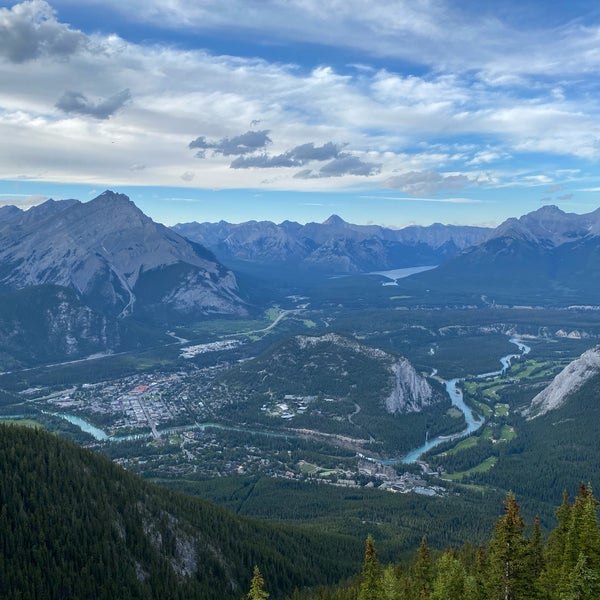 Foto scattata a Banff Gondola da Sameer U. il 7/5/2023