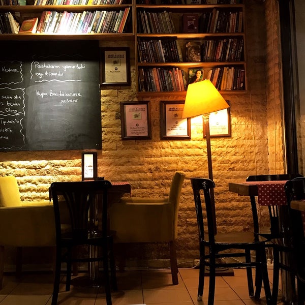 5/21/2018에 Yılmaz G.님이 Abdülcanbaz Book &amp; Cafe에서 찍은 사진