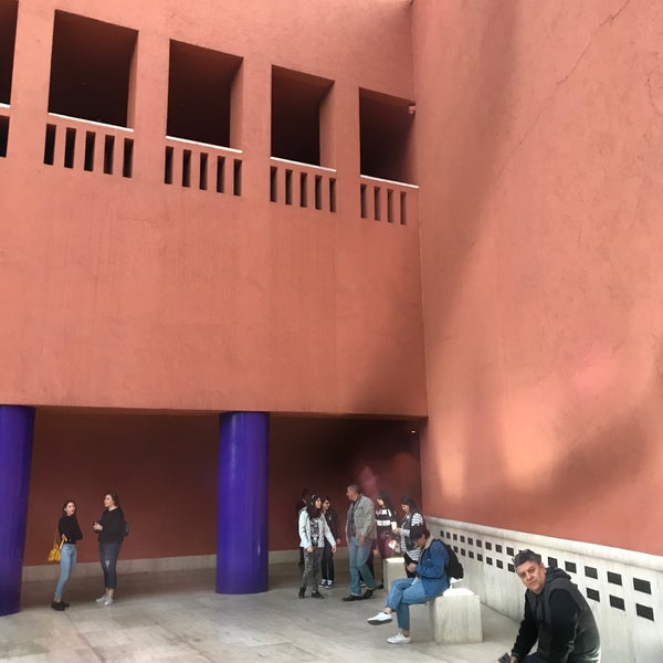 Foto diambil di Museo de Arte Contemporáneo de Monterrey (MARCO) oleh cambizes s. pada 1/8/2020