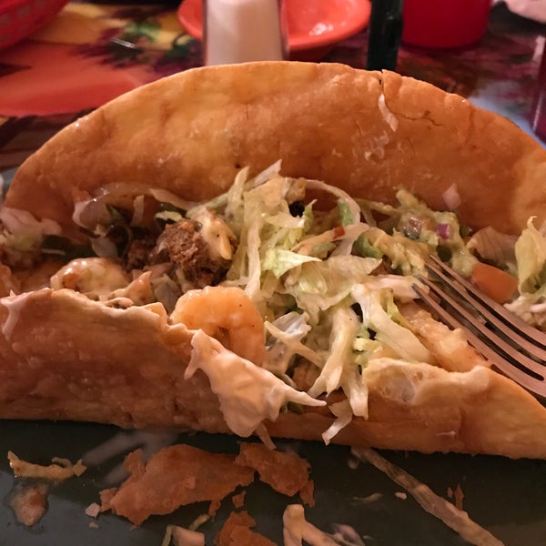 รูปภาพถ่ายที่ El Portal Mexican Restaurant โดย Michele W. เมื่อ 3/1/2018