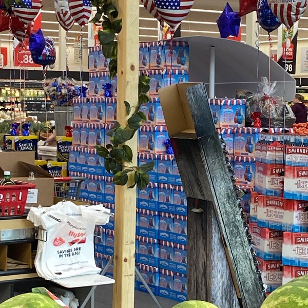 Photo taken at Hy-Vee by Michele W. on 5/28/2021