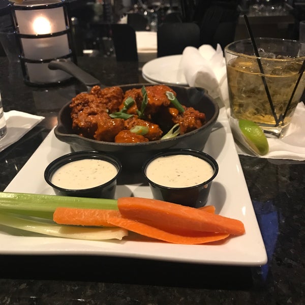 Photo taken at Bar Louie by Tammy H. on 11/22/2018