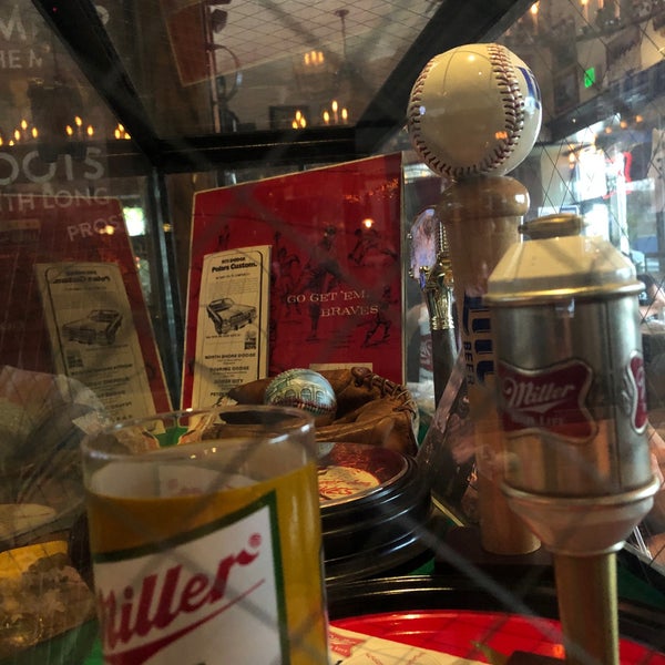 Foto tirada no(a) Miller Time Pub &amp; Grill por Tammy H. em 9/9/2019