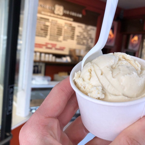 Foto tirada no(a) Swensen&#39;s Ice Cream por Jaden G. em 3/9/2019