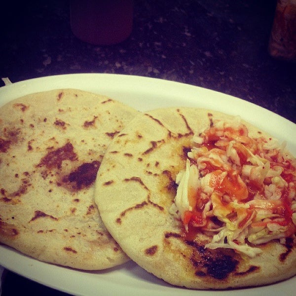 Pupuseria El Cerro Verde Latin American Restaurant in Hawthorne