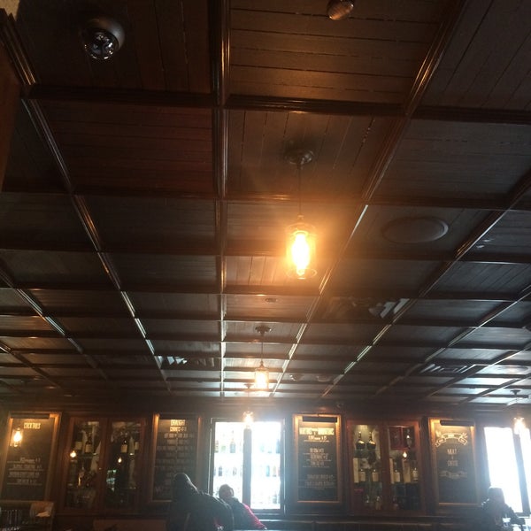 5/22/2015에 Ann Z.님이 The Whiskey Room at Ri Ra에서 찍은 사진