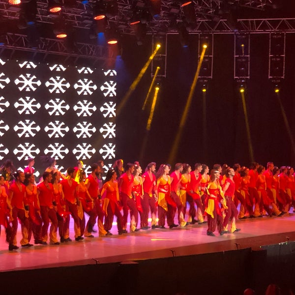 Foto tirada no(a) Harbiye Cemil Topuzlu Açıkhava Tiyatrosu por T. B. . em 8/25/2019