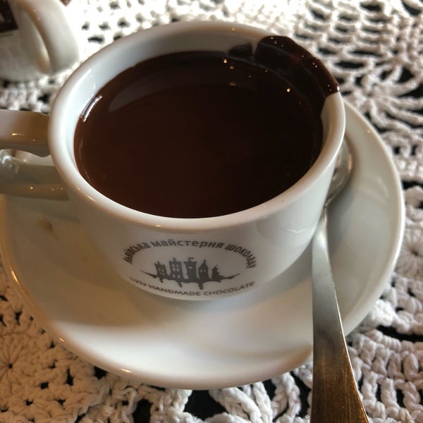 Foto scattata a Львівська майстерня шоколаду / Lviv Handmade Chocolate da T. B. . il 10/13/2018