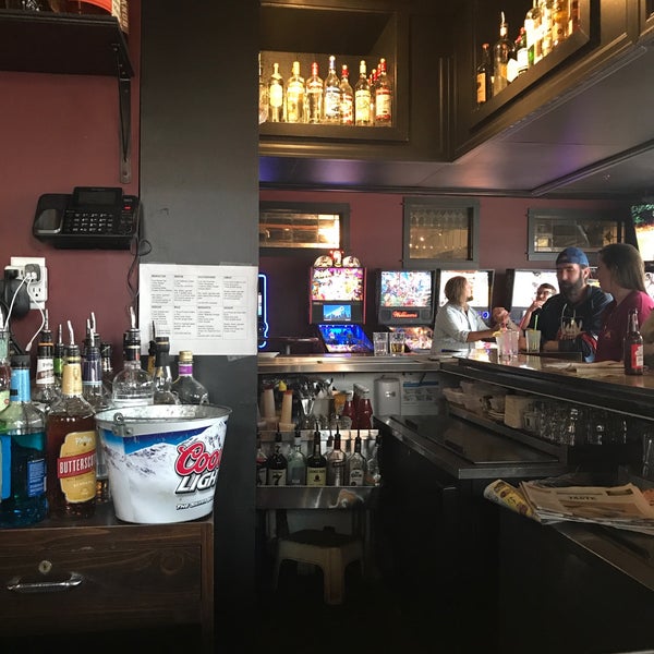 Photo taken at Mortimer&#39;s Bar and Restaurant by Ian C. on 6/7/2018