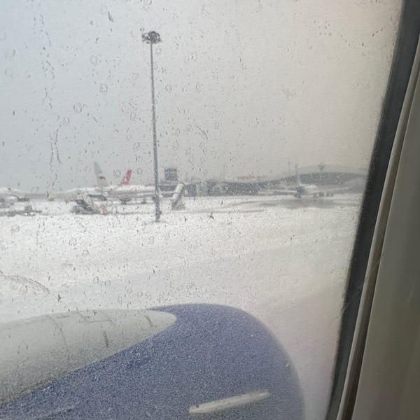 Foto tirada no(a) Almaty International Airport (ALA) por Rahim E. em 2/2/2024