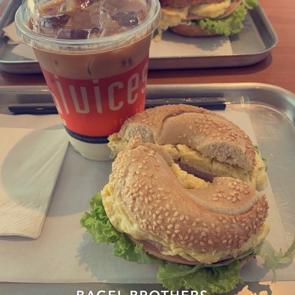 Foto tirada no(a) Bagel Brothers - Sandwich Restaurant por Mohammed 🉐 em 2/9/2023