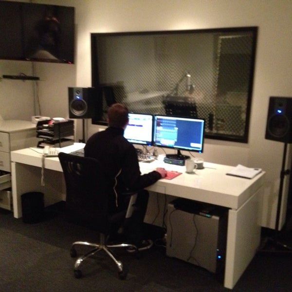 Open space офис. Интерьер офиса недвижимости. Парфюмерный офис. Офис логистики интерьер. Респ офис.